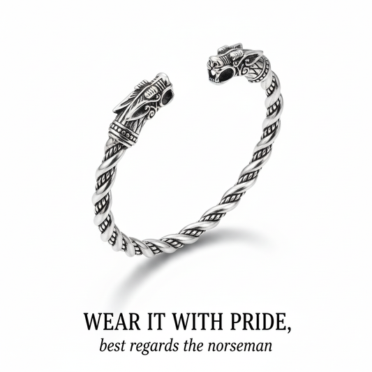 Produktbild med vridet vikingarmband